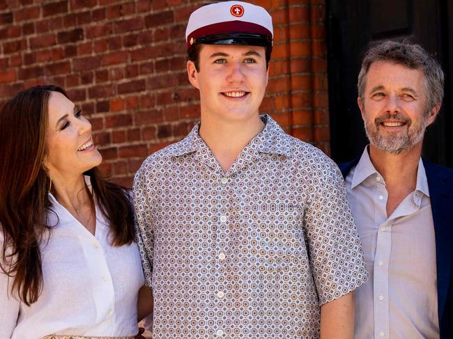 Denmark's Crown Prince Christian (C) poses with his parents King Frederik X of Denmark (3rd R) and Queen Mary of Denmark (2nd L) and his siblings, Prince Vincent (L), Princess Josephine (R) and Princess Isabella (2nd R), after completing his final exam and becoming a graduate from Ordrup Gymnasium, High School, in Copenhagen, Denmark, on June 24, 2024. (Photo by Ida Marie Odgaard / Ritzau Scanpix / AFP) / Denmark OUT