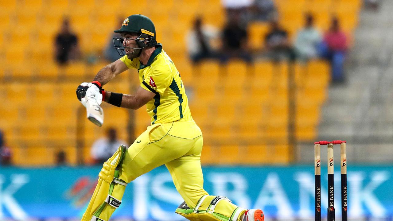 A brilliant 98 from Usman Khawaja and a boundary-laden half-century from Glenn Maxwell have powered Australia to its eighth straigh ODI win and first clean sweep in two years.