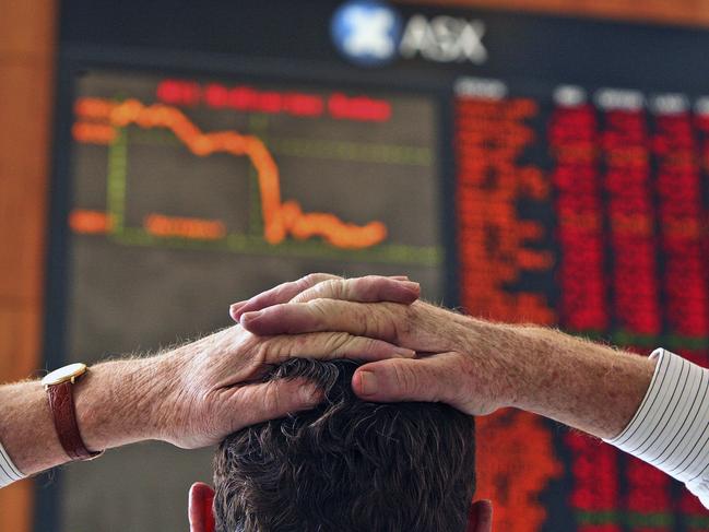 A lunch time visitor to the Australian Securities Exchange (ASX) watches a board showing stock prices and a graph of the day's trade as Australia's share market plunged almost three percent in Sydney 16/01/08.