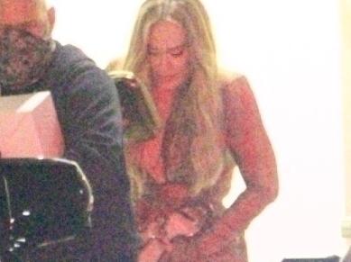 Adele steps out with rumoured flame