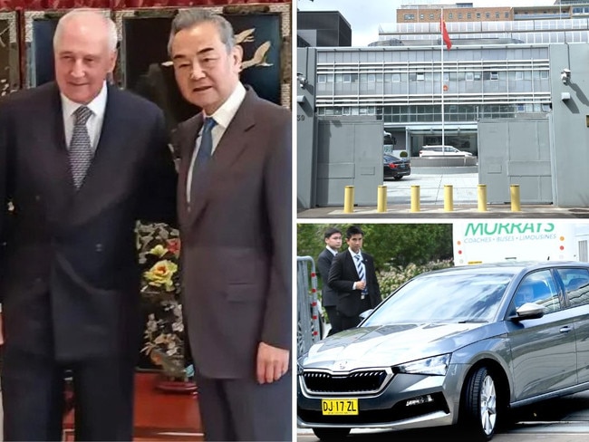 Paul Keating with Wang Yi at the Chinese consulate in Sydney on Thursday.