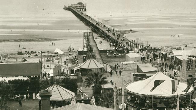 Semaphore’s foreshore and amusement park in about 1925. Source: State Library of SA / B2438