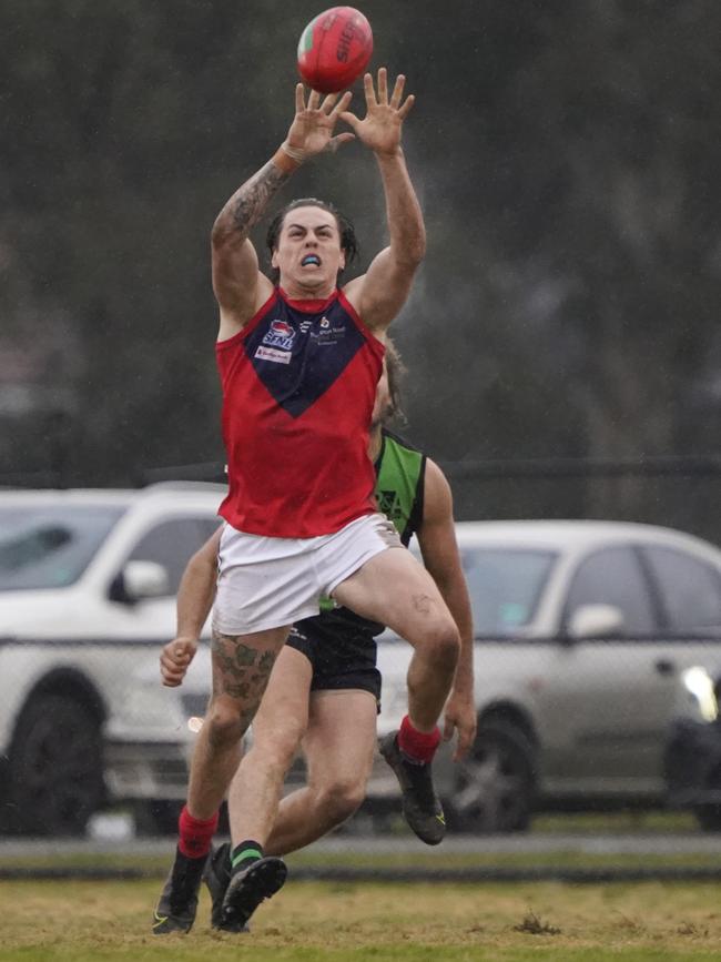 SFNL: Chelsea Heights’ Aaron Rhodes on the lead. Picture: Valeriu Campan