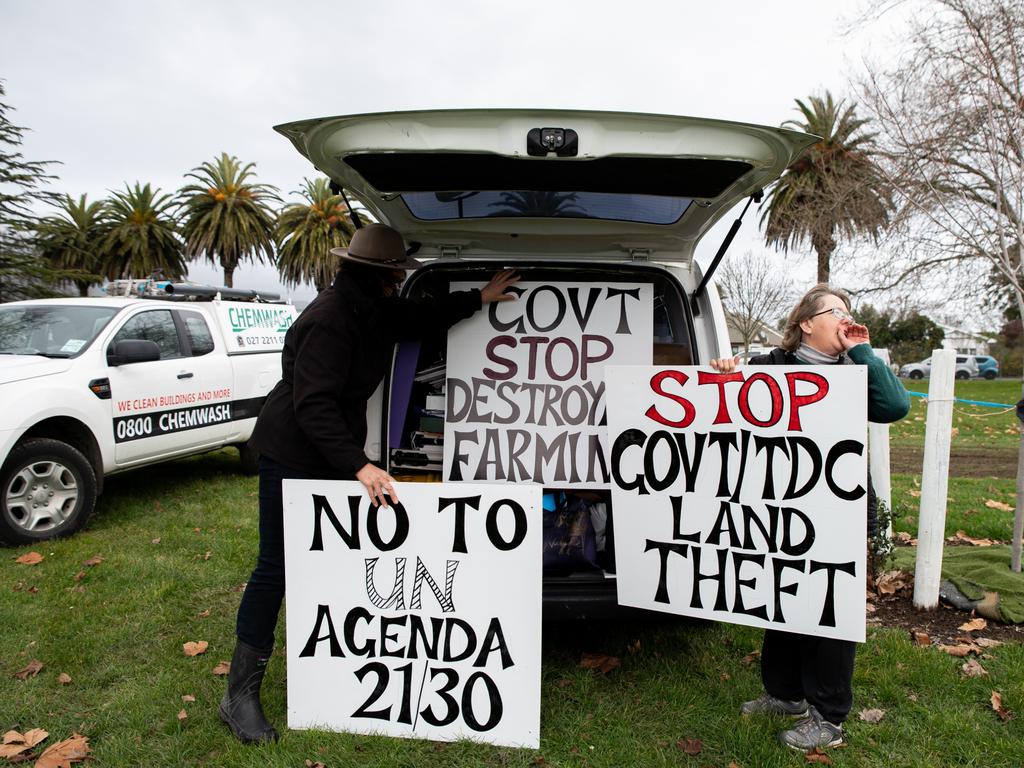 Protesters with signs on July 16, 2021 in Richmond, New Zealand. Picture: Andy MacDonald/Getty Images