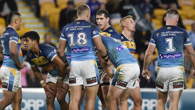 BRISBANE, AUSTRALIA - MAY 16: Titans players look dejected during the round 10 NRL match between the Gold Coast Titans and the Penrith Panthers at Suncorp Stadium, on May 16, 2021, in Brisbane, Australia. (Photo by Albert Perez/Getty Images)