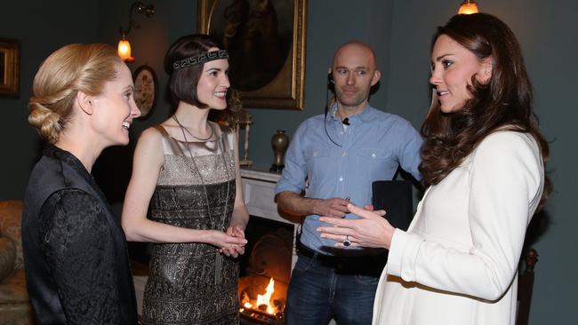 Kate meets Joanne Froggatt (who plays Anna) and Michelle Dockery (who plays Lady Mary).