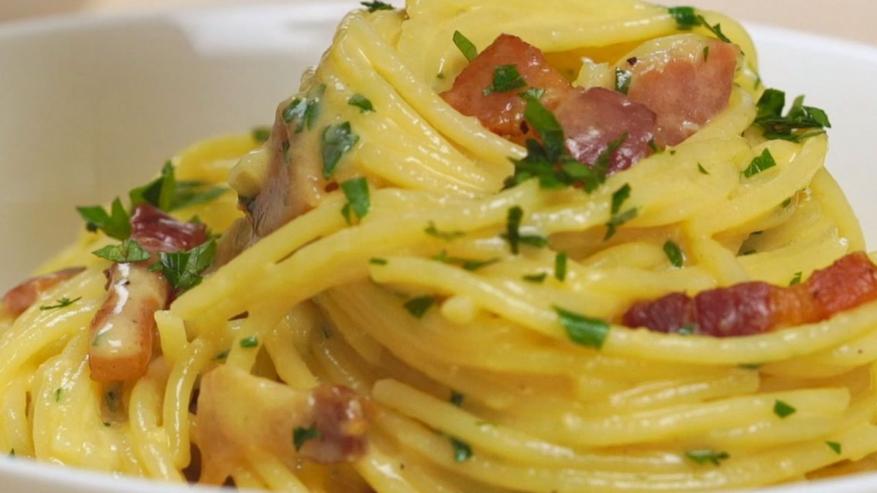 Cream or no cream? This 'controversial' carbonara recipe is the ONLY ...