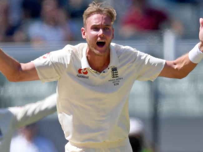 English bowler Stuart Broad appeals to the umpire for the wicket of Shaun Marsh of Australia on Day One of the Boxing Day test match between Australia and England at the MCG in Melbourne, Tuesday, December 26, 2017. (AAP Image/Joe Castro) NO ARCHIVING, EDITORIAL USE ONLY, IMAGES TO BE USED FOR NEWS REPORTING PURPOSES ONLY, NO COMMERCIAL USE WHATSOEVER, NO USE IN BOOKS WITHOUT PRIOR WRITTEN CONSENT FROM AAP