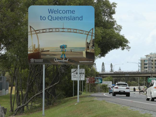 Gold Coast Signs. The Qld Government version on the border. Picture Glenn Hampson