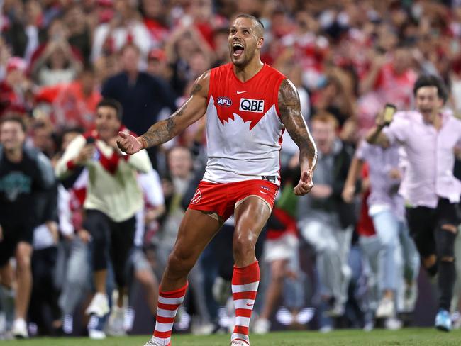 **ONE TIME USE ONLY - FEES APPLY**  Sydney's Lance Franklin kicks his 1000th AFL career goal during the Round 2 AFL match between the Sydney Swans and Geelong Cats at the SCG on 25th March 2022. Buddy becomes the 6th player in history to reach the 1000 goal milestone. Photo by Phil Hillyard (**Editorial use in season 2022. Fee applies thereafter**)(**NO ON SALES**-  Â©Phil Hillyard)