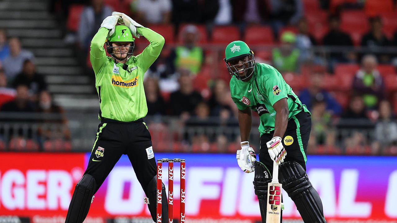 Sam Billings of the Thunder and Andre Russell of the Stars react after the ball hit the stumps but didn't dislodge the bails. Photo by Mark Kolbe – CA/Cricket Australia via Getty Images