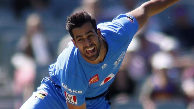 Wes Agar of the Strikers in action during the Big Bash League (BBL) cricket match between the Adelaide Strikers and the Brisbane Heat at the Adelaide Oval in Adelaide, Friday, January 17, 2020. (AAP Image/Kelly Barnes) NO ARCHIVING, EDITORIAL USE ONLY, IMAGES TO BE USED FOR NEWS REPORTING PURPOSES ONLY, NO COMMERCIAL USE WHATSOEVER, NO USE IN BOOKS WITHOUT PRIOR WRITTEN CONSENT FROM AAP