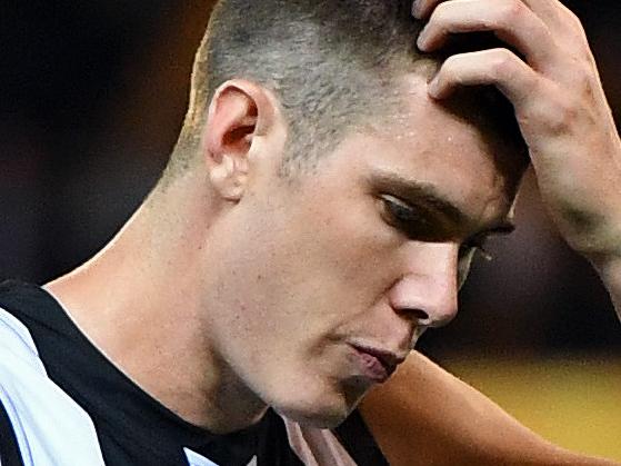 Mason Cox of the Magpies (centre) is seen after the Round 1 AFL match between the Hawthorn Hawks and the Collingwood Magpies at the MCG in Melbourne, Saturday, March 24, 2018. (AAP Image/Julian Smith) NO ARCHIVING, EDITORIAL USE ONLY