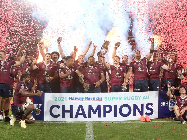 *** BESTPIX *** BRISBANE, AUSTRALIA - MAY 08: The Reds celebrate with the trophy after winning the Super RugbyAU Final match between the Queensland Reds and the ACT Brumbies at Suncorp Stadium, on May 08, 2021, in Brisbane, Australia. (Photo by Jono Searle/Getty Images)