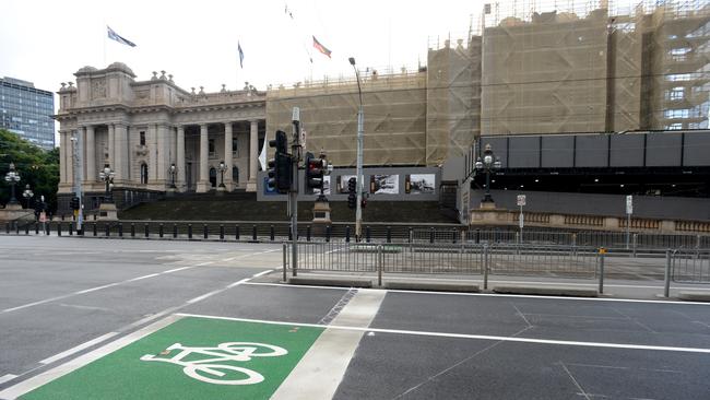 Parliament House has been closed for emergency cleaing after a security guard tested positive. Picture: NCA NewsWire/Andrew Henshaw