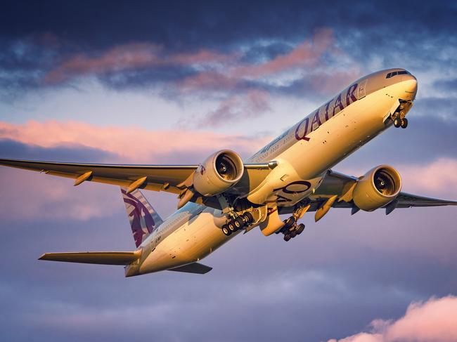 Qatar Airways Boeing 777 taking off from London Heathrow Airport during sunset. Date: May 25, 2022