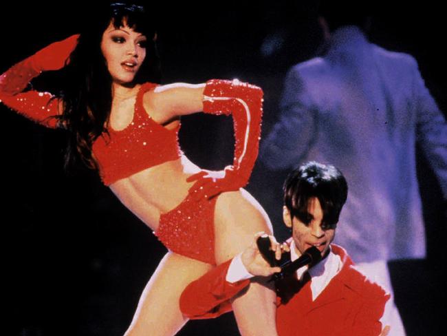 Prince and Mayte Garcia perform at VH-1 Fashion and Music Awards in 1995.