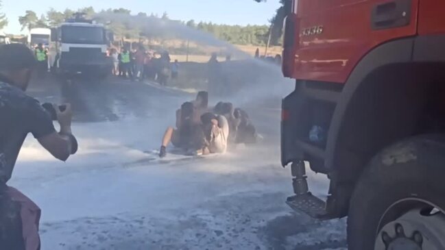 Water cannons used on Turkey environmental protesters