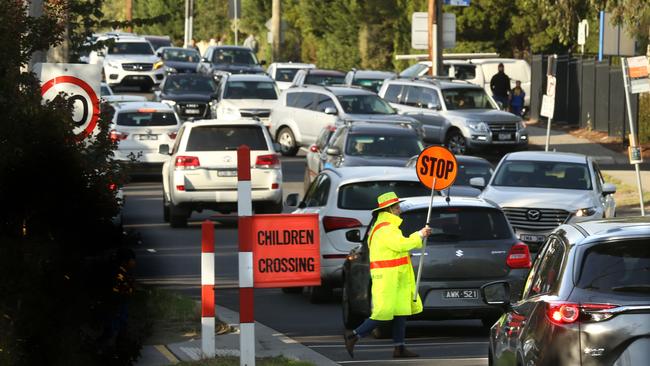 More than 1100 Melbourne schools and childcares are in a ‘traffic pollution danger zone’, a new Climate Council report says.