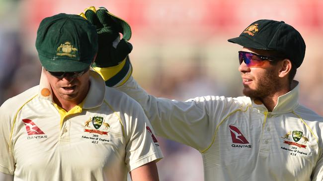 Tim Paine consoles Peter Siddle. Picture: AFP