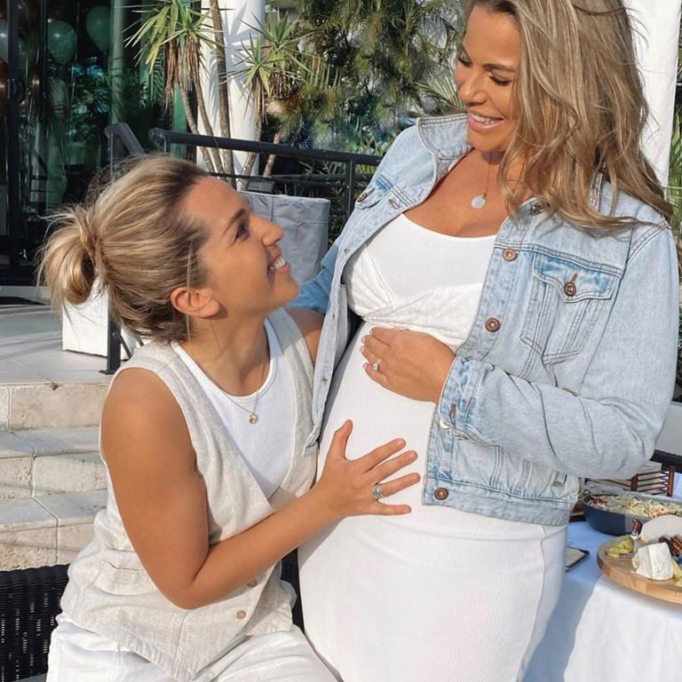 Fiona Falkiner announces pregnancy. Picture: fionafalkiner/Instagram