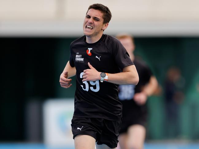 Xavier Ivisic runs the 2km time trial at the state combine. Picture: Dylan Burns/AFL Photos via Getty Images