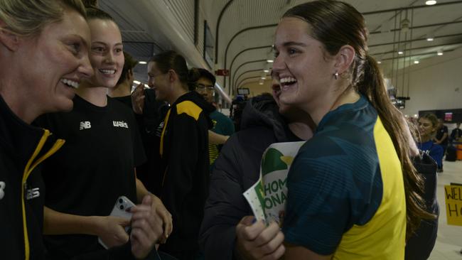 PERTH, AUSTRALIA - NewsWire Photos - AUGUST 09, 2024 Australian Olympians, Iona Anderson & Josh Youg are welcomed back into Perth aftre a successful Olympics in Paris.Picture : Newswire / Sharon Smith