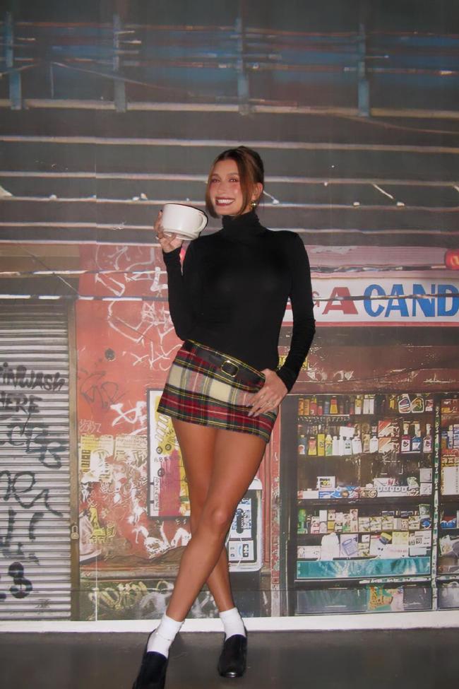 Image credit: Instagram.com/haileybieberHailey Bieber as Rachel Green from Friends