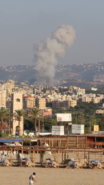 Thousands flee Israeli airstrikes in deadliest day since the civil war