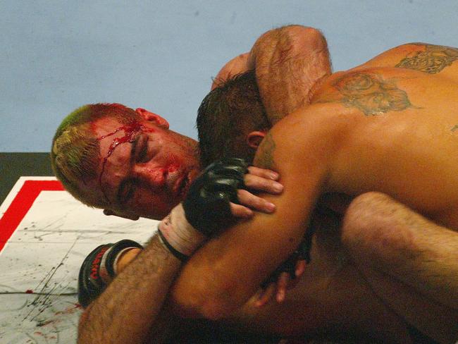 Sinosic had a bloody battle with Renato ‘Bebalu’ Sobal in 2002. Picture: Mike Hewitt/Getty Images