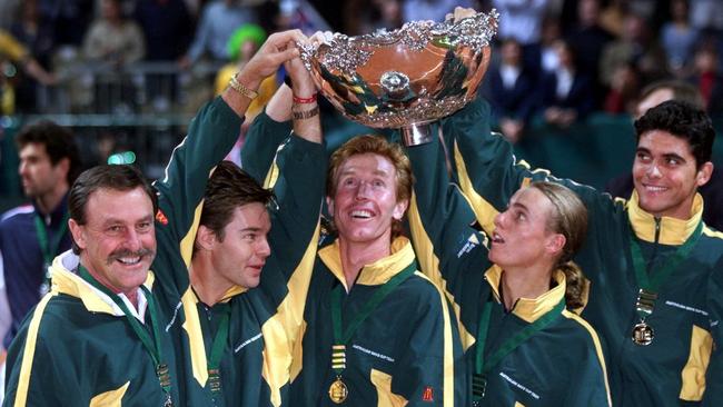 Woodbridge with captain John Newcombe and teammates Mark Woodforde, Lleyton Hewitt and Mark Philippoussis after winning the 1999 final.