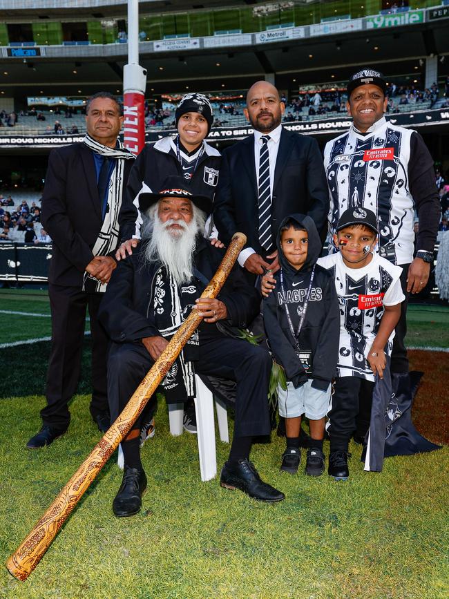 Former Collingwood past player Leon Davis (back row 2nd R) poses for a photo with his family including his father Travis Davis. Picture: Dylan Burns/AFL Photos via Getty Images