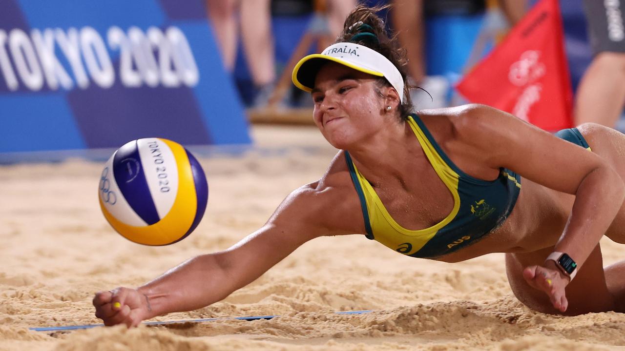 Mariafe Artacho del Solar dives for a ball. Picture: Sean M. Haffey/Getty Images