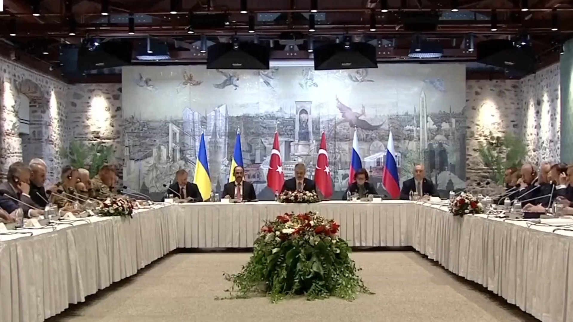 Major Russia-Ukraine prisoner swap underway