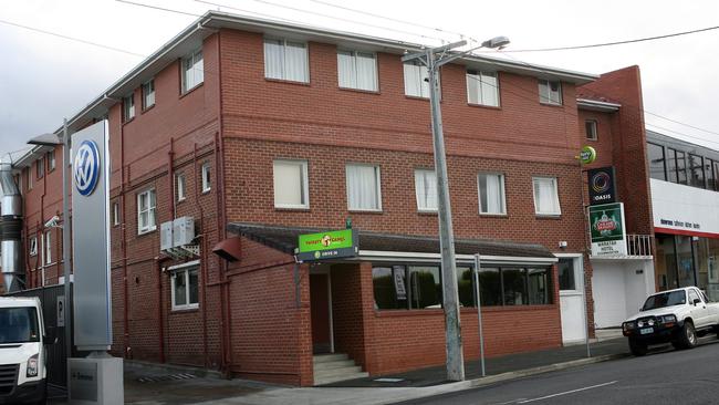 The State Government has paid $5.3 million for The Waratah Hotel.