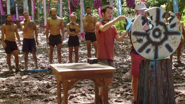 Andy tries to throw a challenge (Australian Survivor)