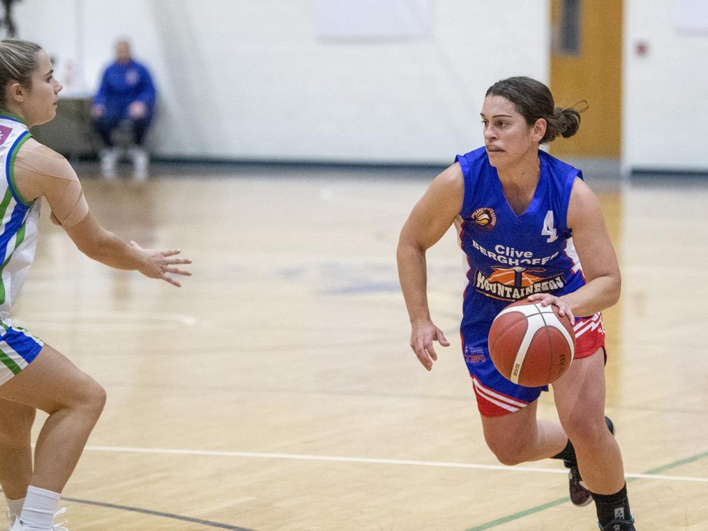 Tracey Twidale, Mountaineers. QSL basketball, Mountaineers vs Gold Coast Rollers. Friday, June 18, 2021. Picture: Nev Madsen.