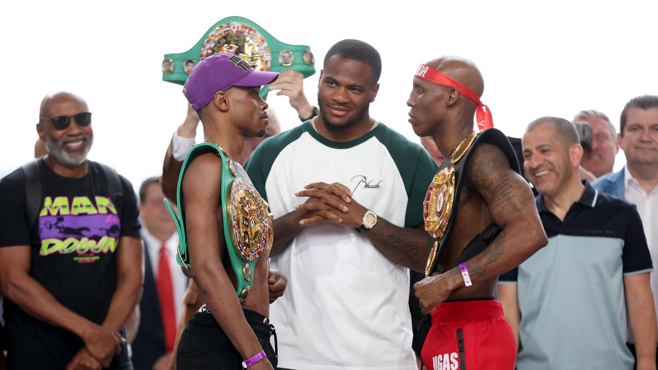 Errol Spence Jr. and Yordenis Ugas go head to head. (Photo by Tom Pennington/Getty Images)