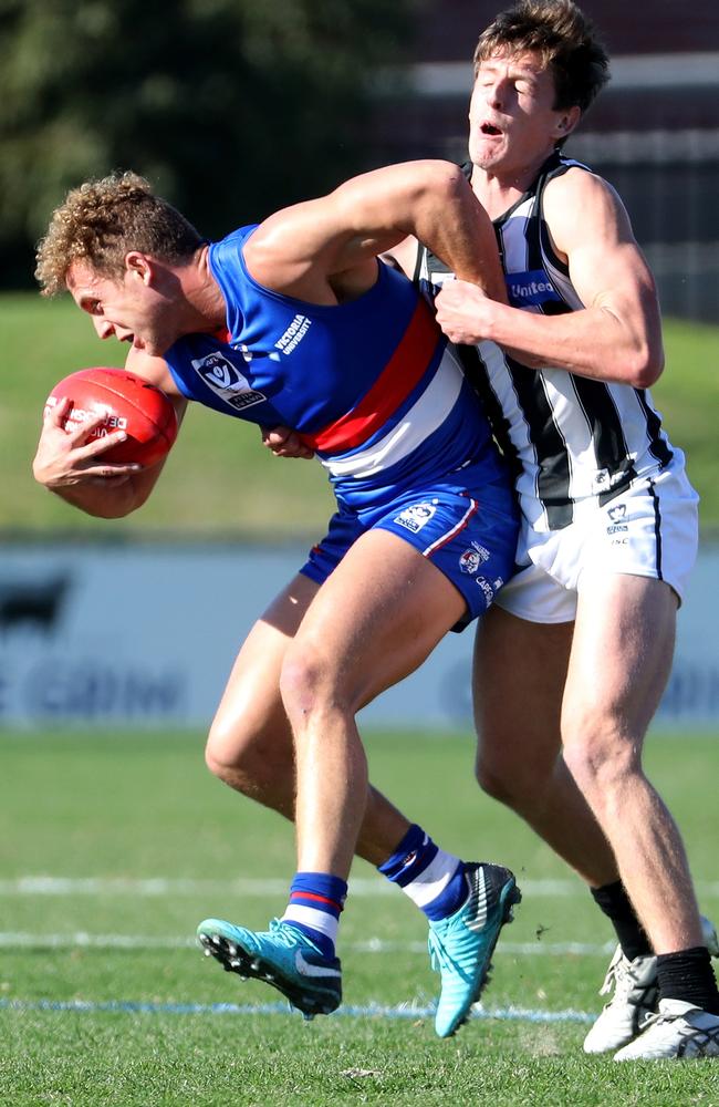 Callan Wellings tackles Bulldog Mitch Wallis.