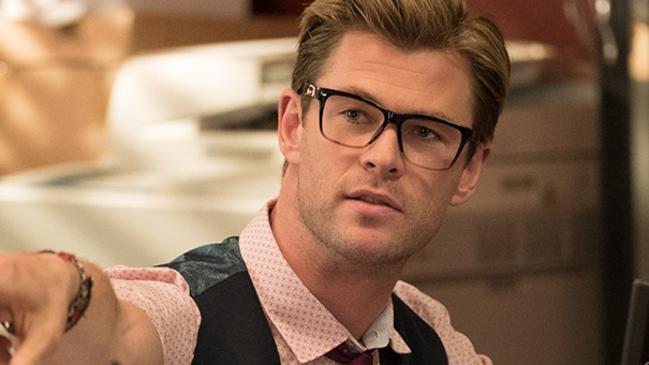 Chris Hemsworth as receptionist Kevin in a scene from Ghostbusters.