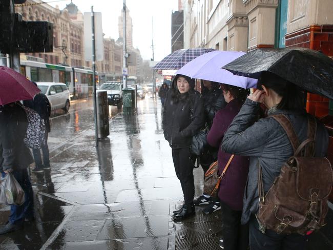 Wild weather sweeps across the city. AAP Image/David Crosling)