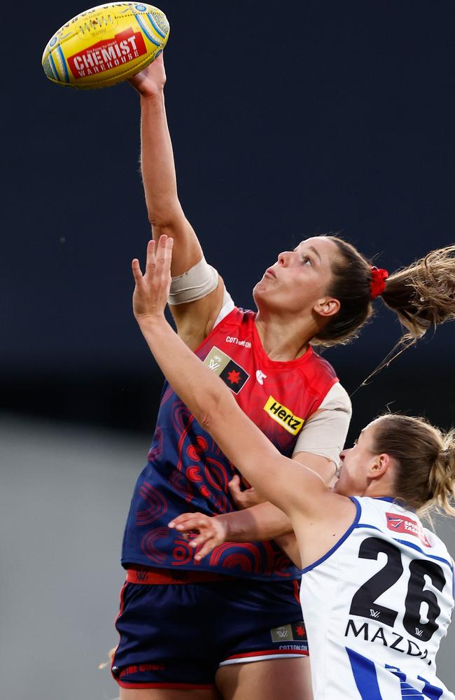 Lauren Pearce jumps in the ruck. Picture: Michael Willson/AFL Photos