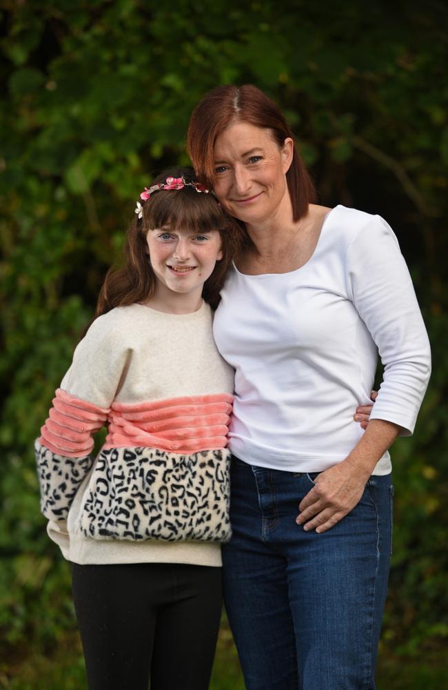 The work of hypnotherapist David Kilmurry helped Jessica Thompson (pictured with mum Julia) overcome her food phobia, so now she actually enjoys even fruits and vegetables. Picture: Mercury Press/Caters News