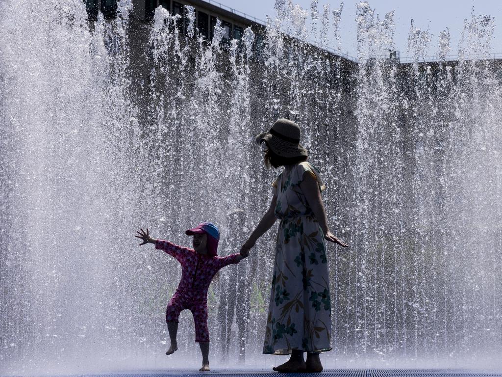 Kids cool themselves in a fountain outside the Queen Elizabeth Hall on the Southbank. Picture: Getty Images