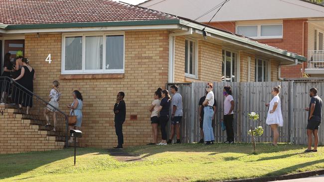 The queue to view a rental open home in Tarragindi, Brisbane. Picture: Liam Kidston.