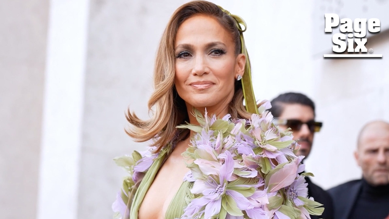 Jennifer Lopez negotiating deal to buy famed $55 million LA mansion at a discount