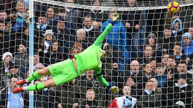 Chelsea's Spanish goalkeeper Kepa Arrizabalaga fails to save the first goal from Manchester City's Argentinian striker Sergio Aguero. (Photo by Paul ELLIS / AFP) /