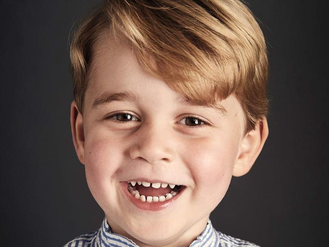 An image taken in June 2017, and released by Kensington Palace on July 21, 2017, shows Britain's Prince George posing for an official portrait for his fourth birthday, in Kensington Place in London. Prince George, the eldest child of Britain's Prince William, Duke of Cambridge and Britain's Catherine, Duchess of Cambridge, will be four on July 22. / AFP PHOTO / KENSINGTON PALACE / Chris Jackson / RESTRICTED TO EDITORIAL USE - MANDATORY CREDIT "AFP PHOTO / CHRIS JACKSON/Getty Images" - NO MARKETING NO ADVERTISING CAMPAIGNS - DISTRIBUTED AS A SERVICE TO CLIENTS == NO ARCHIVE