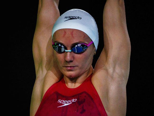 Titmus prepares for the heats of the women’s 200m freestyle heats at the Brisbane Aquatic Centre. Picture: Patrick Hamilton / AFP