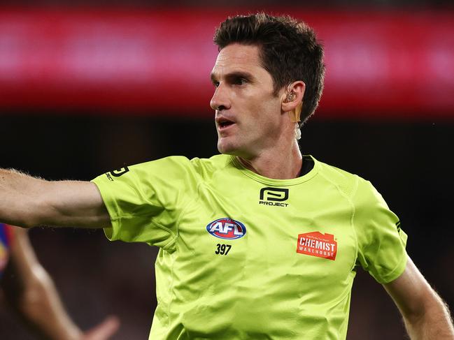 MELBOURNE . 25/03/2023.  AFL Round 2.  Western Bulldogs vs St Kilda at Marvel Stadium.  Umpire Matt Stevic   . Pic: Michael Klein